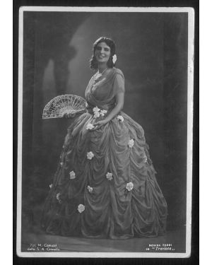 Foto di Rosina Torri (1898-1975) in abito di scena "Traviata"